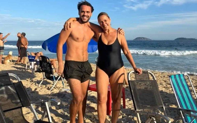 Theo Bial e Giulia Gam na praia Theo Bial e Giulia Gam na praia