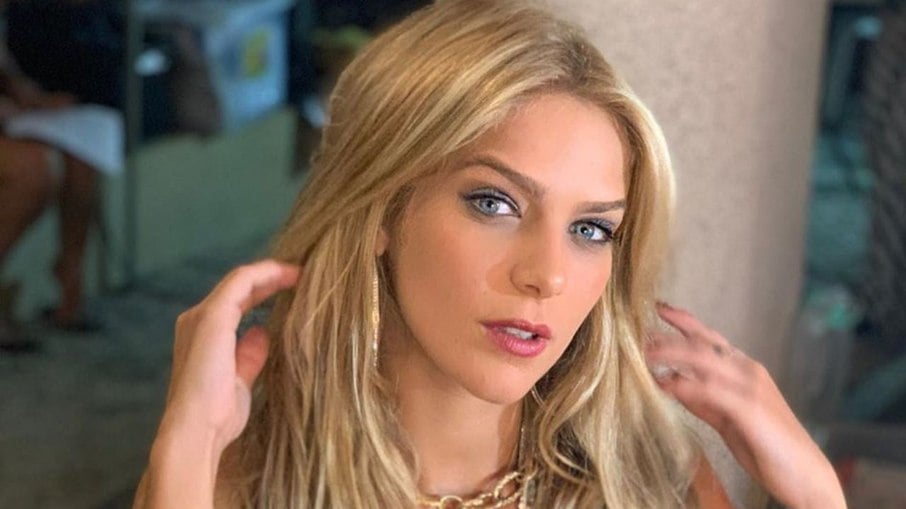 Isabella Santoni caracterizada como Viviane na série Dom