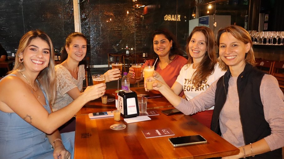 Agrobar Vinhedo é ideal para um happy hour após o trabalho Agrobar Vinhedo é ideal para um happy hour após o trabalho