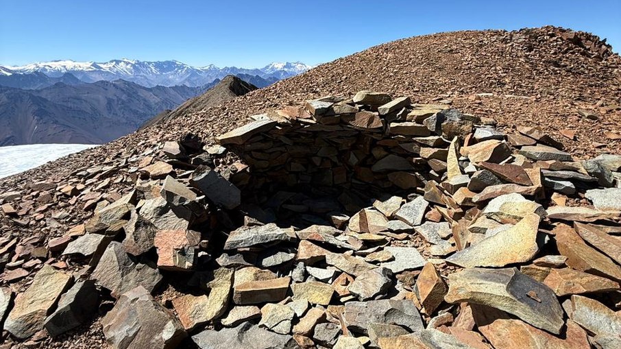 Local onde foi encontrada a múmia inca no Cerro Plomo em 1954 Local onde foi encontrada a múmia inca no Cerro Plomo em 1954