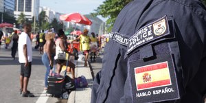 Rio reforça segurança bilíngue para turistas no carnaval