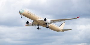 Avião que fará a rota mais longa do mundo faz o primeiro voo