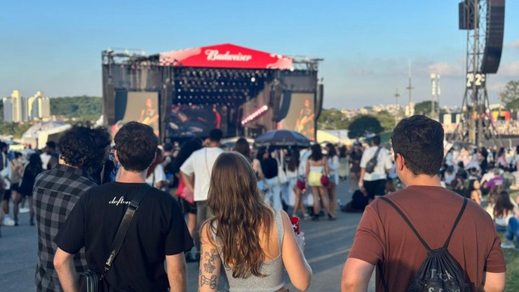 Lollapalooza 2026: 7 itens essenciais para levar na bolsa