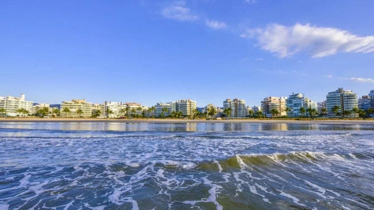 Praia na Riviera de São Lourenço, em Bertioga