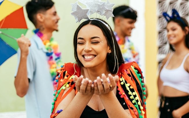 Carnaval: 4 cuidados para manter a pele radiante nos dias de festa