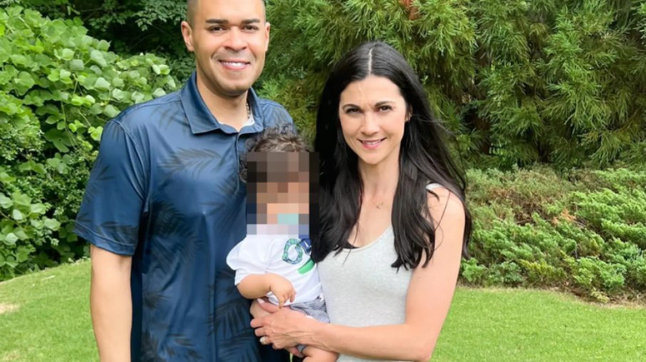 Casada com Johnny Rimes e mãe de um menino, a repórter e o marido foram encontrados com marcas de tiro Casada com Johnny Rimes e mãe de um menino, a repórter e o marido foram encontrados com marcas de tiro