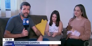 Pinscher ataca repórter durante link ao vivo e vídeo bomba na web