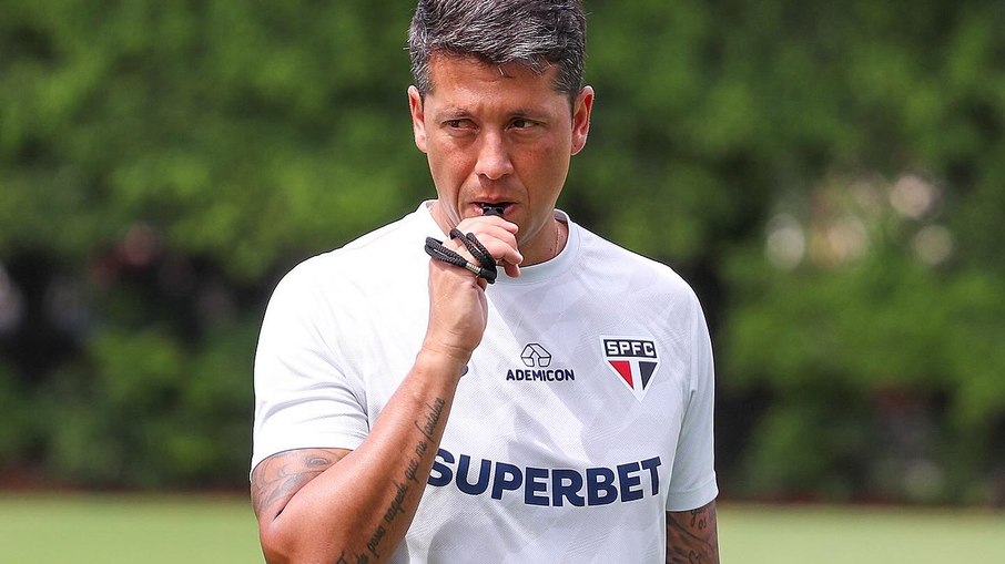 Técnico Thiago Carpini comandou o último treino do São Paulo antes da partida contra o Ituano