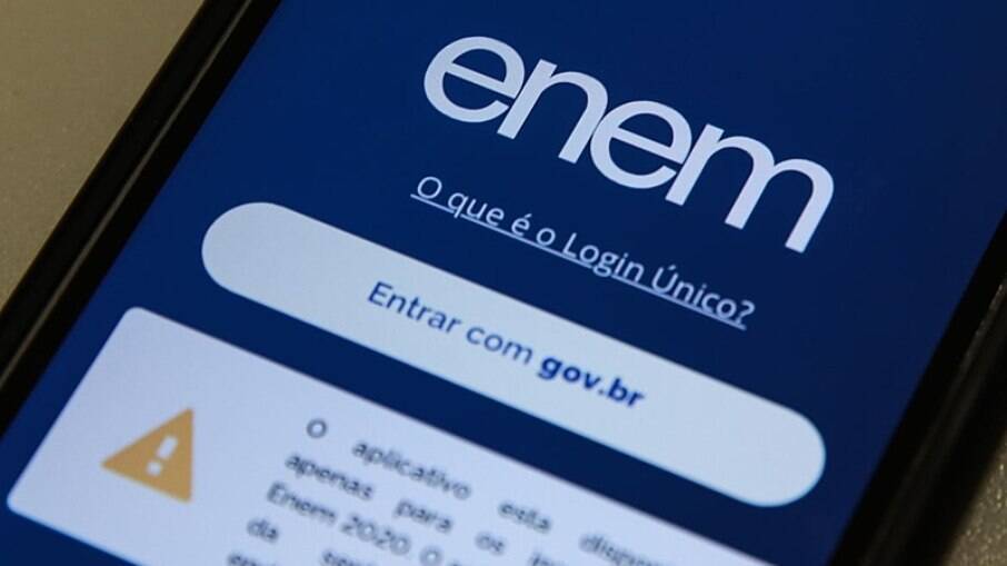 Governo Bolsonaro cortou questões 'sensíveis' do Enem, diz jornal