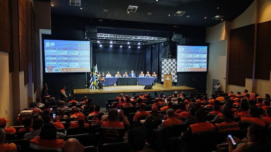 Auditório ficou cheio e contou com a presença de agentes de Vinhedo