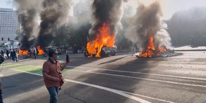Protestos em LA: manifestantes entram em confronto com a polícia