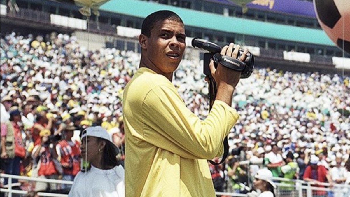 Ronaldo Fenômeno curte o clima dos EUA em 1994.