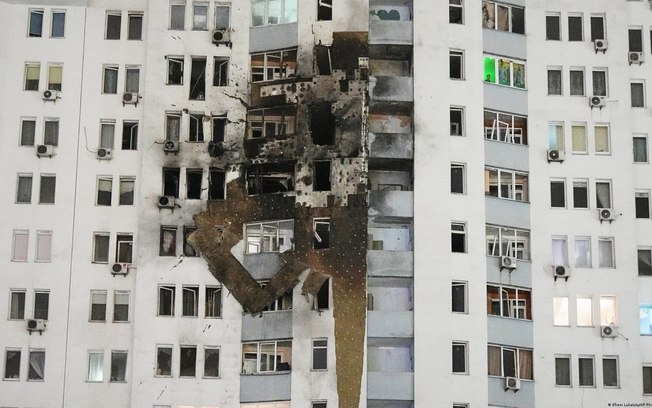 Prédio residencial foi danificado após ataque russo em Kiev Prédio residencial foi danificado após ataque russo em Kiev