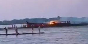 Barco pega fogo e deixa mais de 140 mortos no Congo
