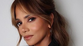 Halle Berry espanta seguidores ao mostrar axila peluda para filme