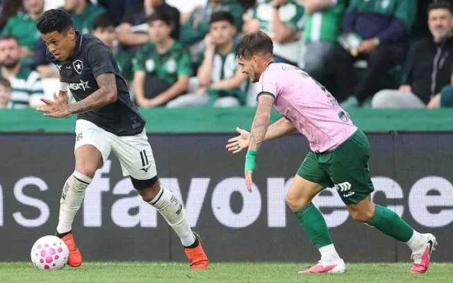 Martins tenta escapar da marcação e não arruma nada 