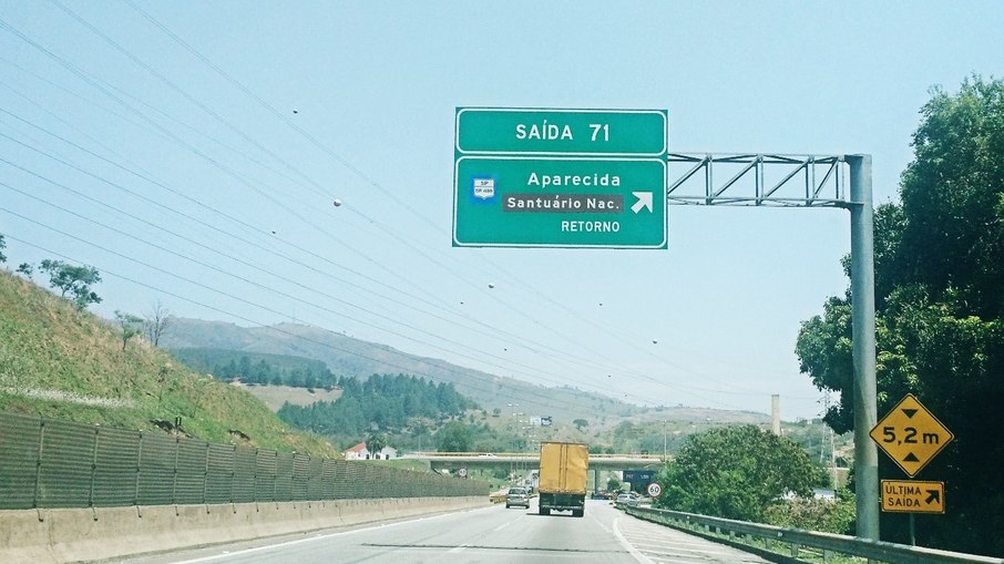 Acesso a Aparecida no km 71 da Via Dutra. no sentido Rio-São Paulo Acesso a Aparecida no km 71 da Via Dutra. no sentido Rio-São Paulo