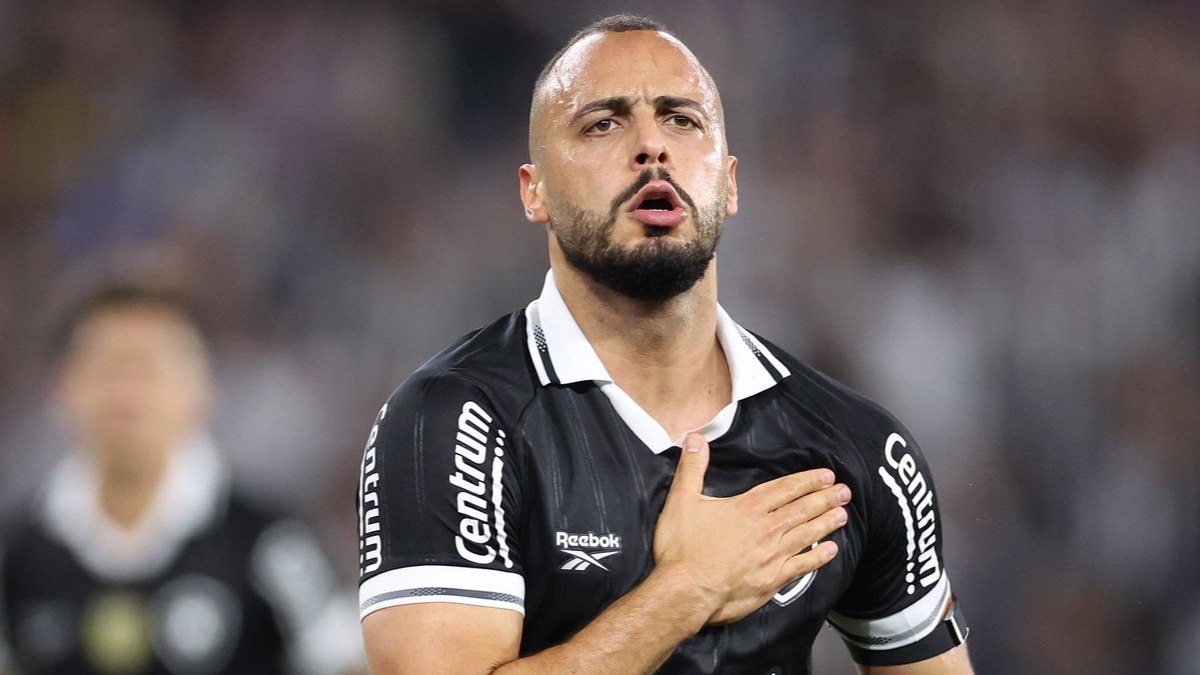 Botafogo x Cruzeiro: Arthur Cabral é arma do alvinegro no Nilton Santos Botafogo x Cruzeiro: Arthur Cabral é arma do alvinegro no Nilton Santos