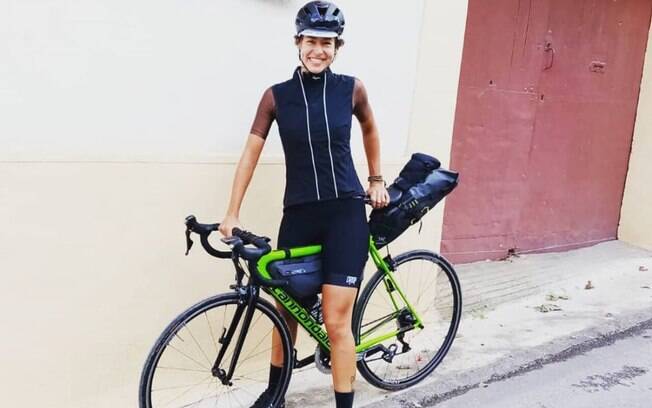Eloise Morhange começou a andar de bicicleta em 2004 para ir à faculdade e hoje faz viagens de bike