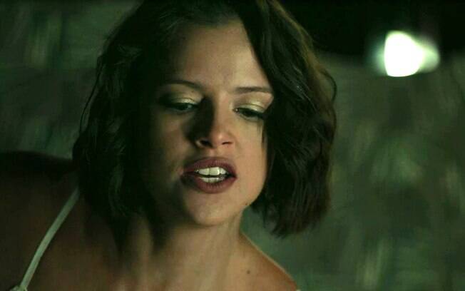 Jô (Agatha Moreira)