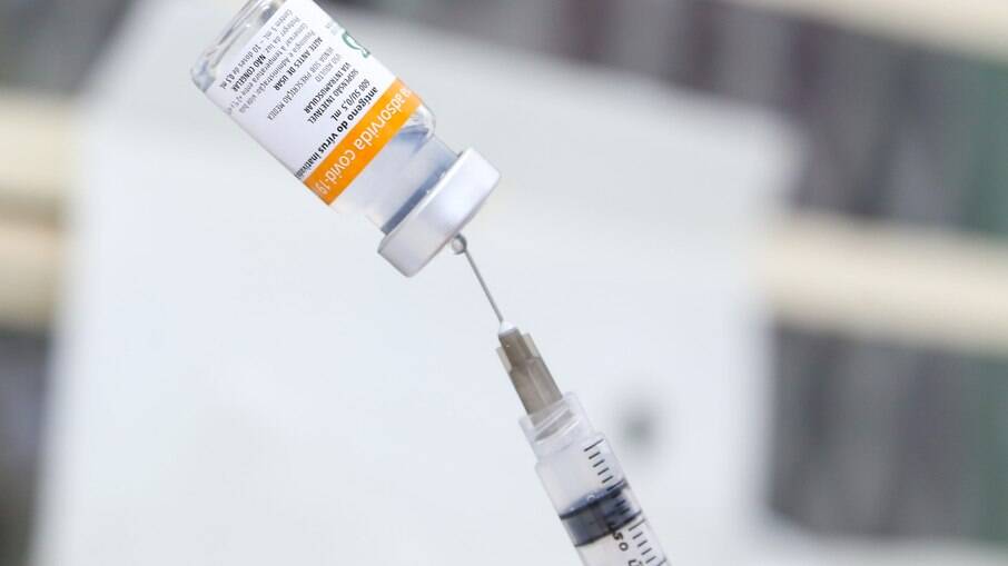 Covid-19: Instituto Butantan oferece vacinas, mas Saúde ignora proposta