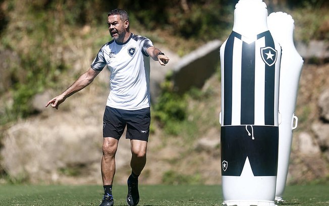 Artur Jorge busca primeira vitória na Libertadores