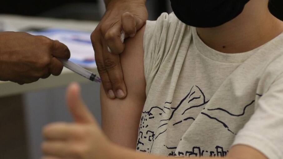 SP faz “Semana E” da vacinação contra Covid-19 nas escolas