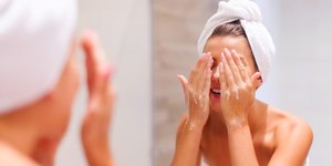 Que tal uma massagem no rosto? Prática pode deixar pele mais firme e jovem