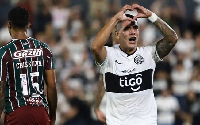 Após eliminação na Libertadores, torcedores rivais zoam o Fluminense na web