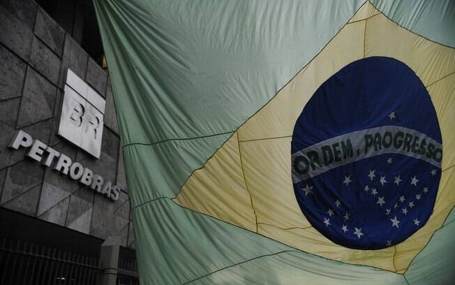 Ações da Petrobras despencam nesta segunda-feira (9) em meio a crise global de petróleo