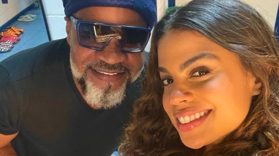 Carlinhos Brown comenta encontros com a filha, Clara Buarque, nos Estúdios Globo