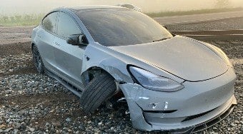 O que está por trás dos acidentes com Tesla? Estudo aponta falha