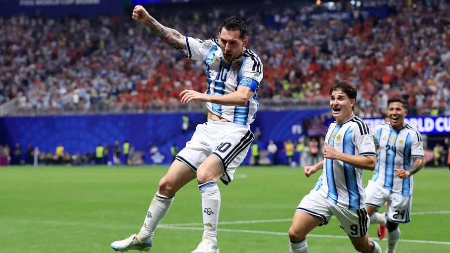 Messi comemora gol da Argentina contra Egito