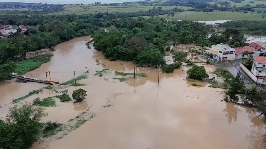 Trinta famílias continuam desalojadas em Monte Mor (SP) nesta segunda-feira (14) após o transbordamento do Rio Capivari provocar alagamentos em diferentes pontos da cidade Trinta famílias continuam desalojadas em Monte Mor (SP) nesta segunda-feira (14) após o transbordamento do Rio Capivari provocar alagamentos em diferentes pontos da cidade