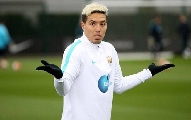 Samir Nasri joga no Sevilla, mas pertence ao Manchester City