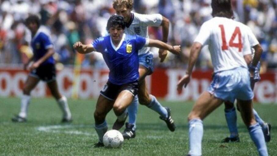 Camisa usada por Maradona em jogo histórico foi leiloada