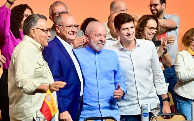Em congresso do PSB, Lula garante que será candidato à reeleição se estiver com “100% de saúde” Em congresso do PSB, Lula garante que será candidato à reeleição se estiver com “100% de saúde”
