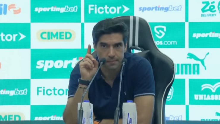 Título com asterisco e beijo na medalha: Abel fala após novo vice