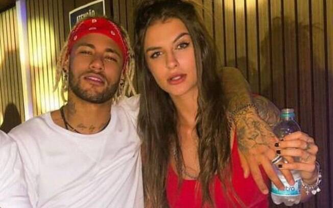 DJ Bárbara Labres revela como 'deu toco' em Neymar em balada