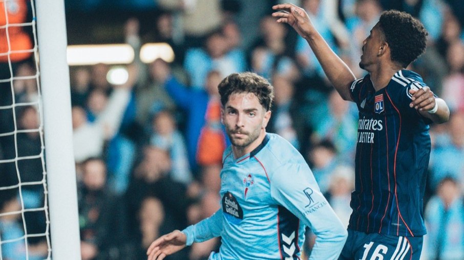 Javi Rueda abriu o placar para o Celta diante do Lyon