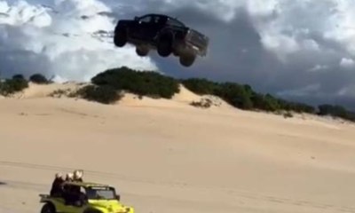 Motorista desafia gravidade e faz manobra de risco em praia do CE
