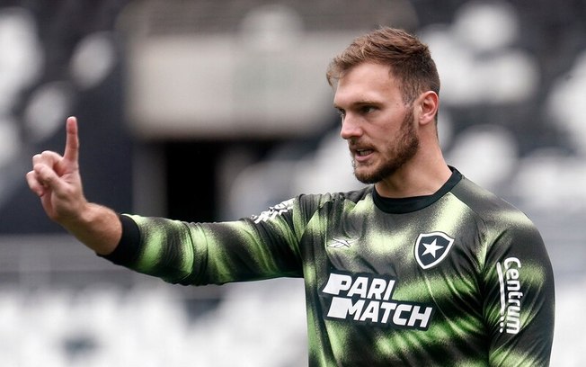 Lucas Perri, do Botafogo, é dúvida para enfrentar o Corinthians na próxima rodada do Brasileirão - Lucas Perri, do Botafogo, é dúvida para enfrentar o Corinthians na próxima rodada do Brasileirão -