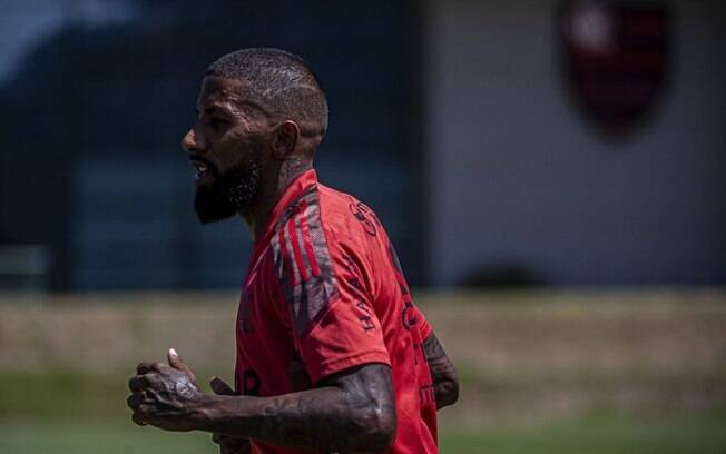 Rodinei segue treinando à parte no Flamengo