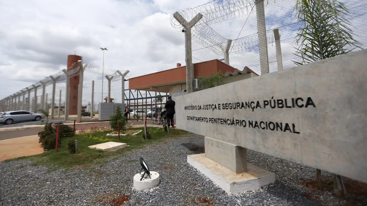 Destino dos presos caberá ao Departamento Penitenciário Nacional (Depen) Destino dos presos caberá ao Departamento Penitenciário Nacional (Depen)