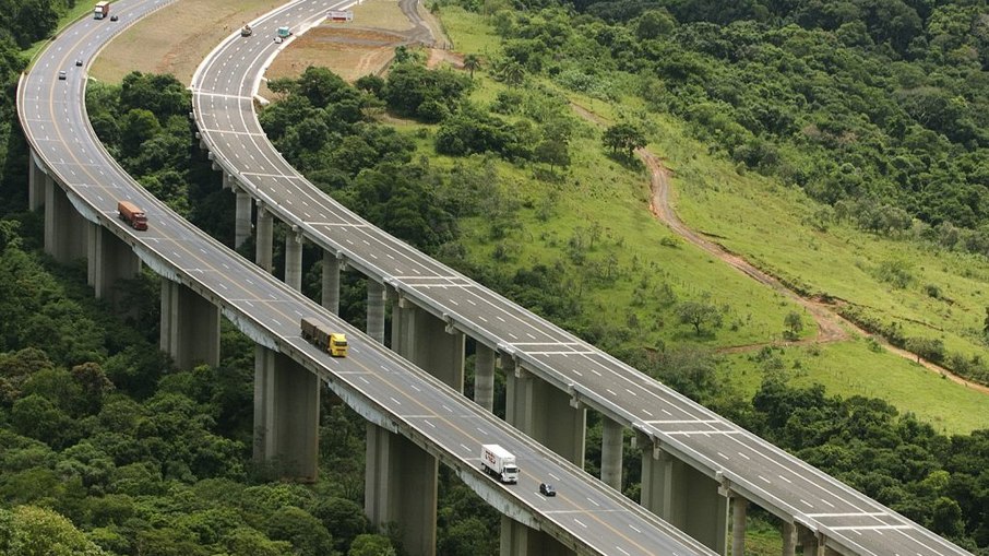 Cerca de cinco milhões de veículos devem passar pelas estradas paulistas Cerca de cinco milhões de veículos devem passar pelas estradas paulistas