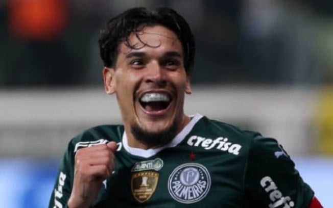 Em noite de zagueiro-artilheiro, Gómez fala sobre nova função no Palmeiras: 'Estou à disposição'