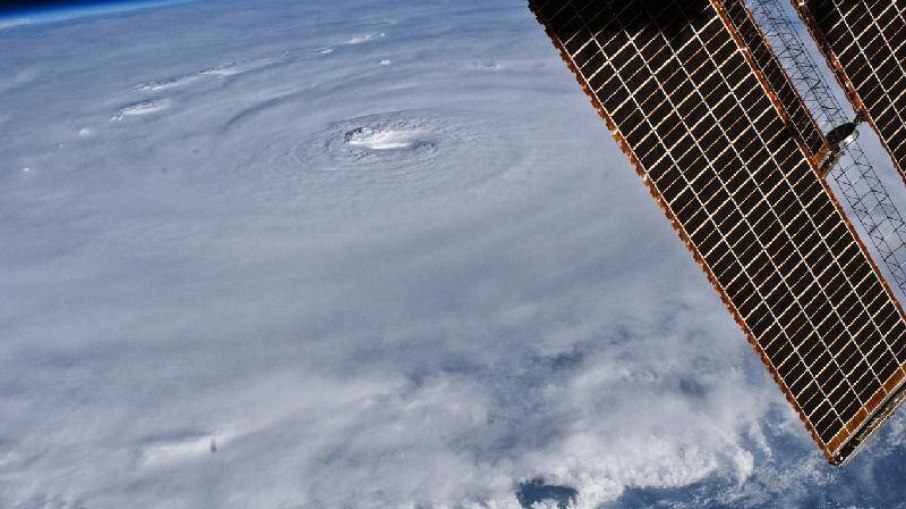 A visão aparente calma a partir da ISS mostra a força do furação Earl que atingiu Porto Rico em agosto de 2010 A visão aparente calma a partir da ISS mostra a força do furação Earl que atingiu Porto Rico em agosto de 2010