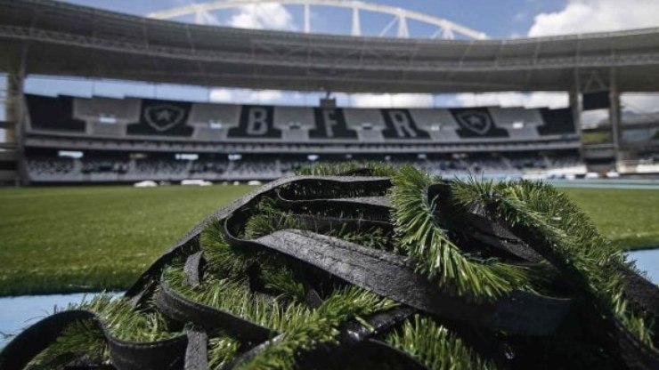 CBF promete estudo sobre gramado sintético