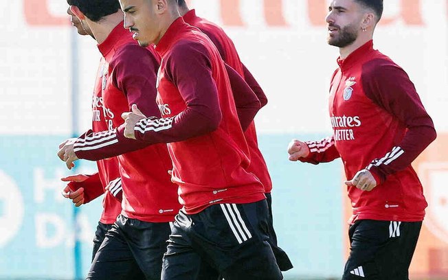 Jogadores do Benfica durante treinamento da equipe - Foto: Divulgação/Benfica