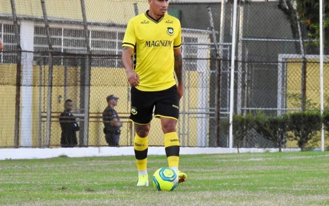 Lateral do São Bernardo FC, Lucas Mota celebra boa fase da defesa